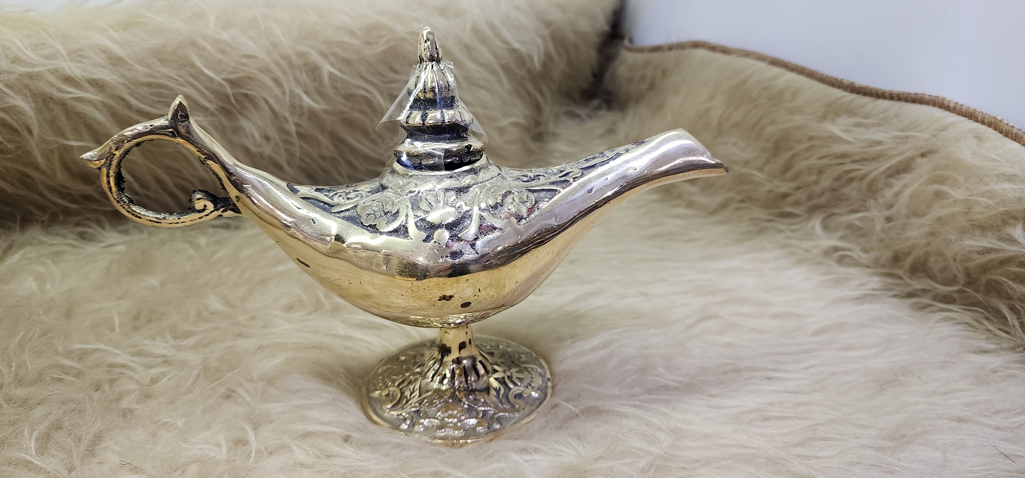 مجسمه چراغ جادو برنزي